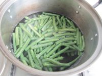 豇豆炒腊肉的做法步骤3