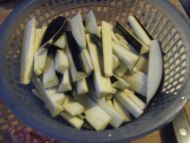 长豆角炒茄子的做法步骤2