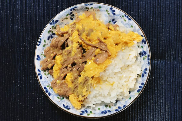 滑蛋牛肉饭怎么做 滑蛋牛肉饭的做法