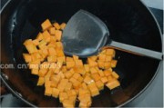 南瓜香肠焖饭的做法步骤2