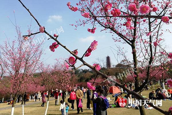 湖北等多地今有【大雨】 东北明天遭【暴雪】