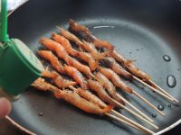 烧烤串串虾的做法步骤7