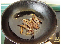 豆豉鲮鱼油麦菜的做法步骤5