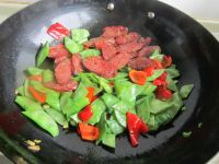 扁豆炒腊肠的做法步骤9