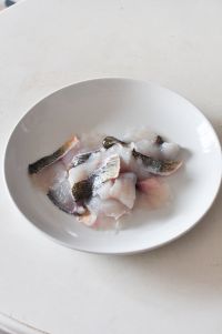 酸梅金汤鱼片的做法步骤2