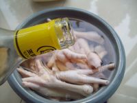 泡椒鸡爪的做法步骤3