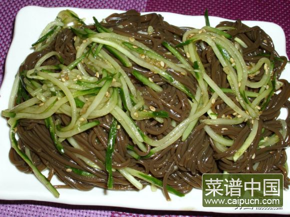 凉拌黄瓜蕨根粉