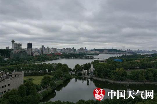 湖北风雨齐来降温猛 后天最高气温低至17℃