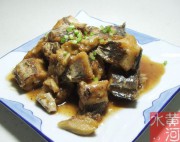 大蒜焖鳗鱼的做法步骤5