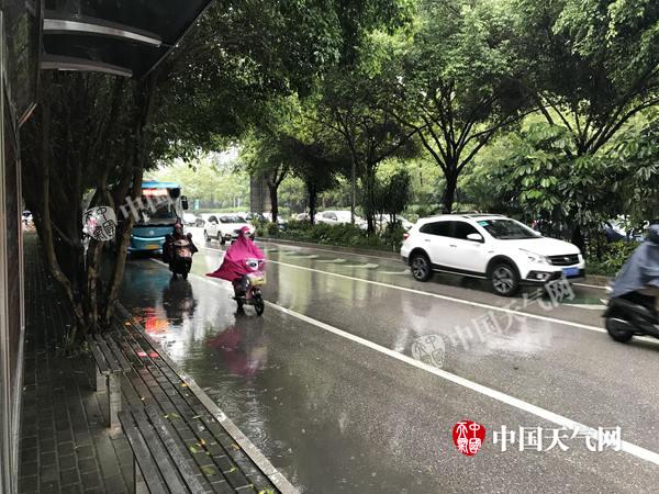 “卡努”致广西6市将有大暴雨 南宁机场50余航班受阻