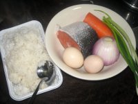 三文鱼炒饭的做法步骤1