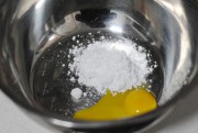 自制蛋黄沙拉酱的做法步骤1