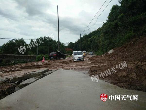 安徽宿松昨遭遇大暴雨致山体滑坡 明起皖北接棒降水