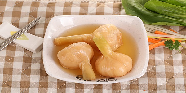 吃糖蒜有什么好处 长期吃糖蒜的好处和坏处