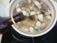 草菇青鱼汤的做法步骤10