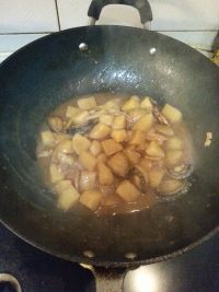 鲍鱼炖土豆的做法步骤7