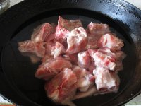 扁豆麦冬煲排骨的做法步骤2
