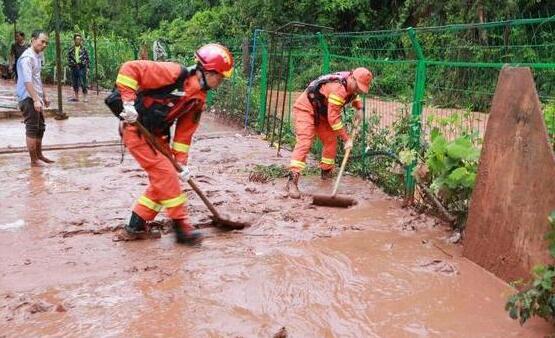 云南普洱暴雨引发山洪泥石流 已造成1人死亡仍有11人被困