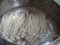 虾仁五香豆皮卷的做法步骤3