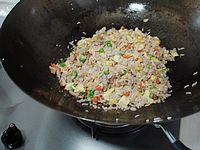 肉粒炒饭的做法步骤20