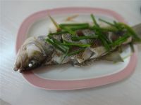 清蒸鲈鱼的做法步骤9