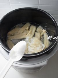 天麻竹荪乌鸡汤的做法步骤8