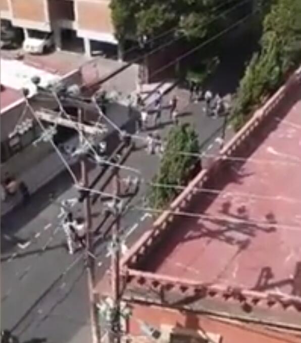 直击墨西哥7.4级强震现场图集  2020墨西哥发生7.4级地震现场图汇