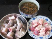 霉干菜五花肉炖海鳗的做法步骤2