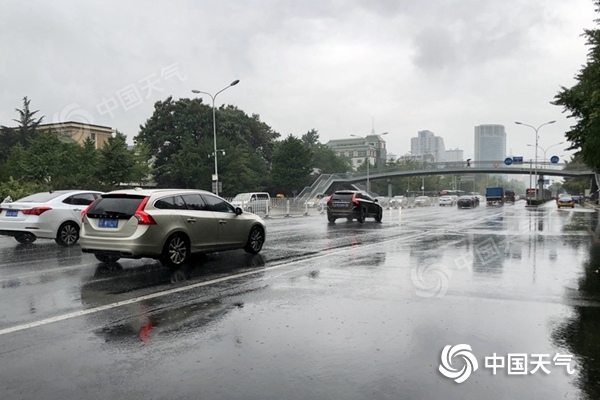 今天下午至前半夜北京仍有分散性阵雨 明起降雨逐渐减弱停止