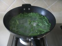 培根豇豆卷的做法步骤1