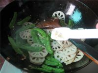 藕片炒荷兰豆的做法步骤9