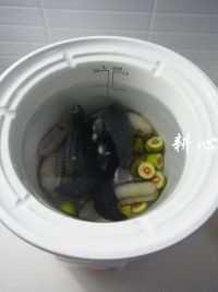 海参橄榄乌鸡汤的做法步骤4