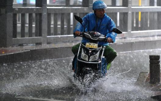 福州启动防暴雨IV级应急响应 这周末市区有雷电强对流