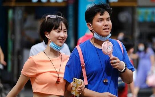 广东连续17天最高气温超35℃ 市民们尽量避免午后外出