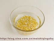 蔬菜玉米麦片粥的做法步骤2