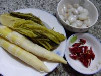 雪菜笋尖炒目鱼蛋的做法步骤1