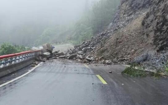 昨日百色发布了暴雨警报 未来山洪滑坡等灾害频繁