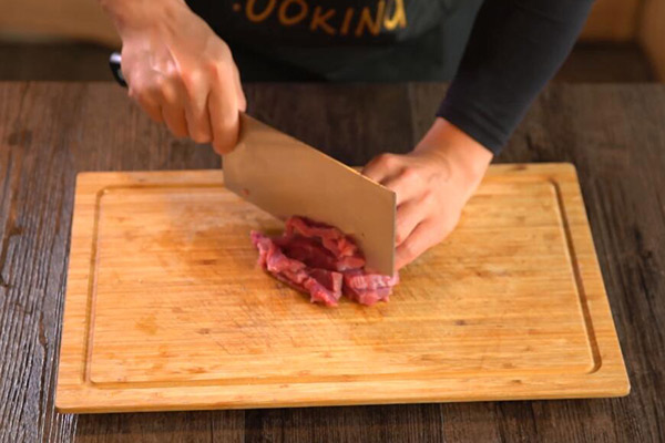 香辣牛肉丁的家常做法 香辣牛肉丁怎么做