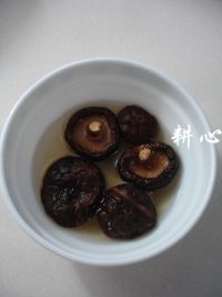 香菇炒松花菜的做法步骤2