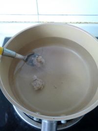 油豆腐木耳肉圆汤的做法步骤4