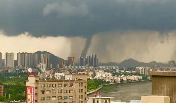 东莞惊现“龙吸水”景象场面壮观 龙吸水是什么意思