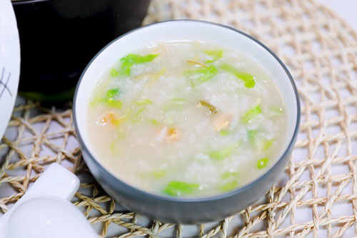 皮蛋生菜粥的做法 怎么做皮蛋生菜粥好吃