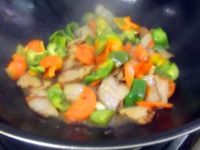 三色回锅肉的做法步骤8