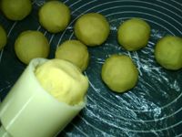 奶香黄金月饼的做法步骤12
