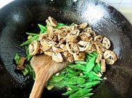 简单家常菜----扁豆炒油素鸡的做法步骤8