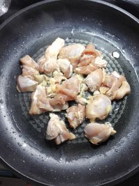 洋葱番茄汁鸡腿排的做法步骤6