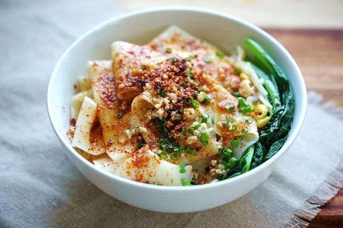 油泼面的做法窍门 家常油泼面怎么做好吃