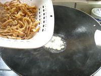 腊肉炒笋尖的做法步骤6