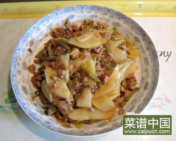 嫰姜肉汁炒酸豇豆