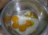 双色戚风蛋糕的做法步骤2
